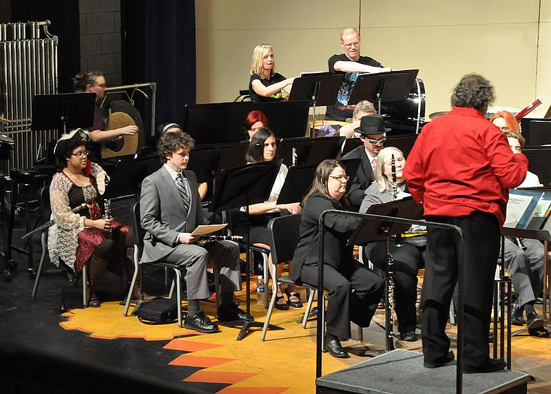 2009 Clarinet section on stage.