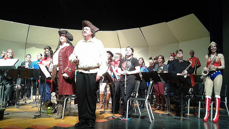 Pirates-Taking a bow 2